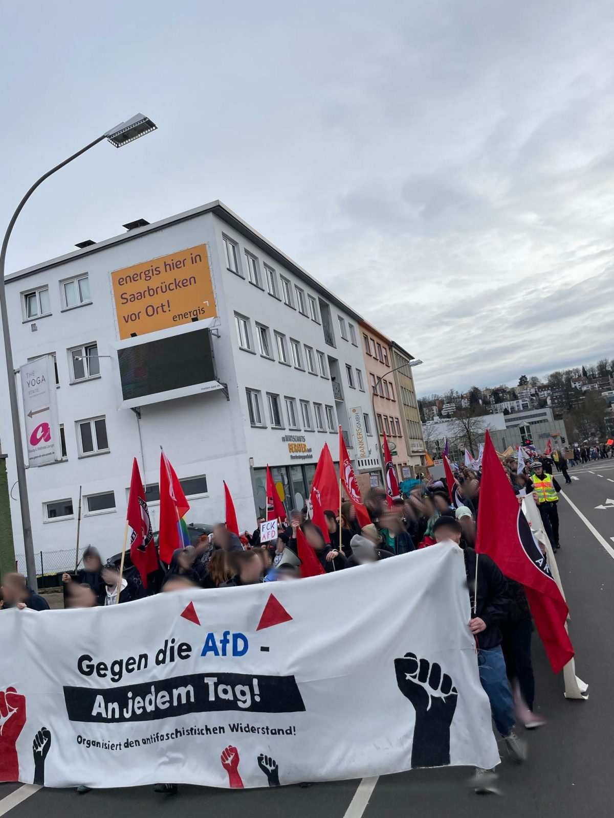 2000 Menschen bei Demo gegen AfD und Rassismus